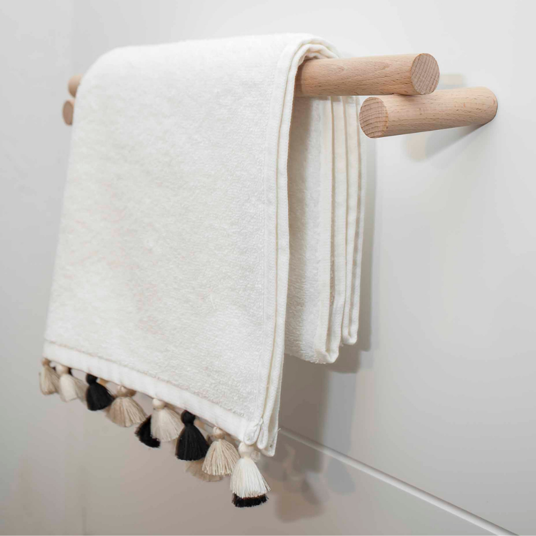Toallero de baño de madera de haya estilo minimalista 35 cm, ideal para organizar y decorar